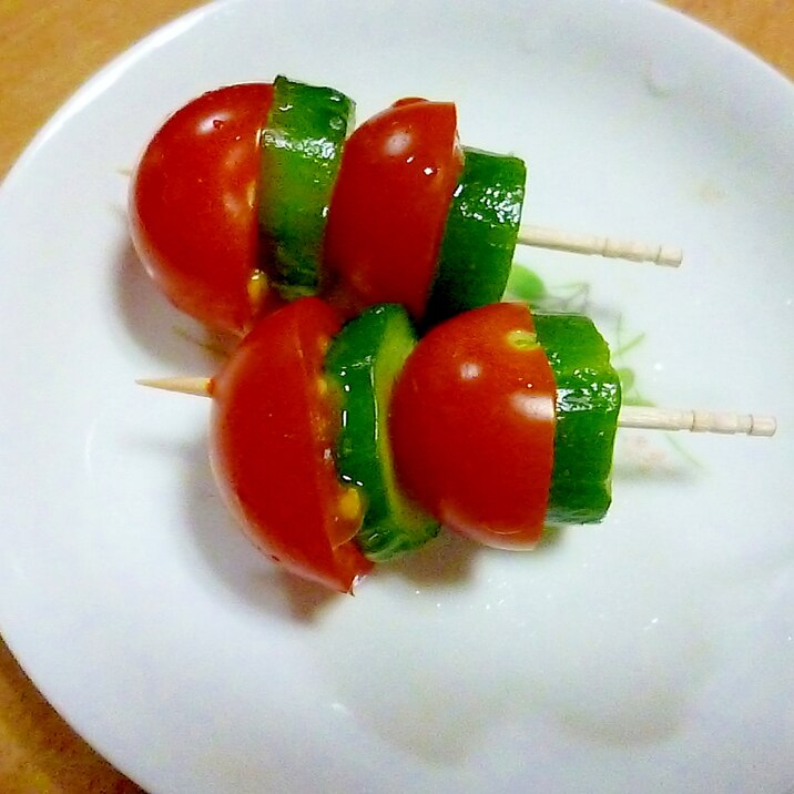 お弁当に きゅうりとミニトマトのピンチョス レシピ 作り方 By ぽんぽこちきたん 楽天レシピ